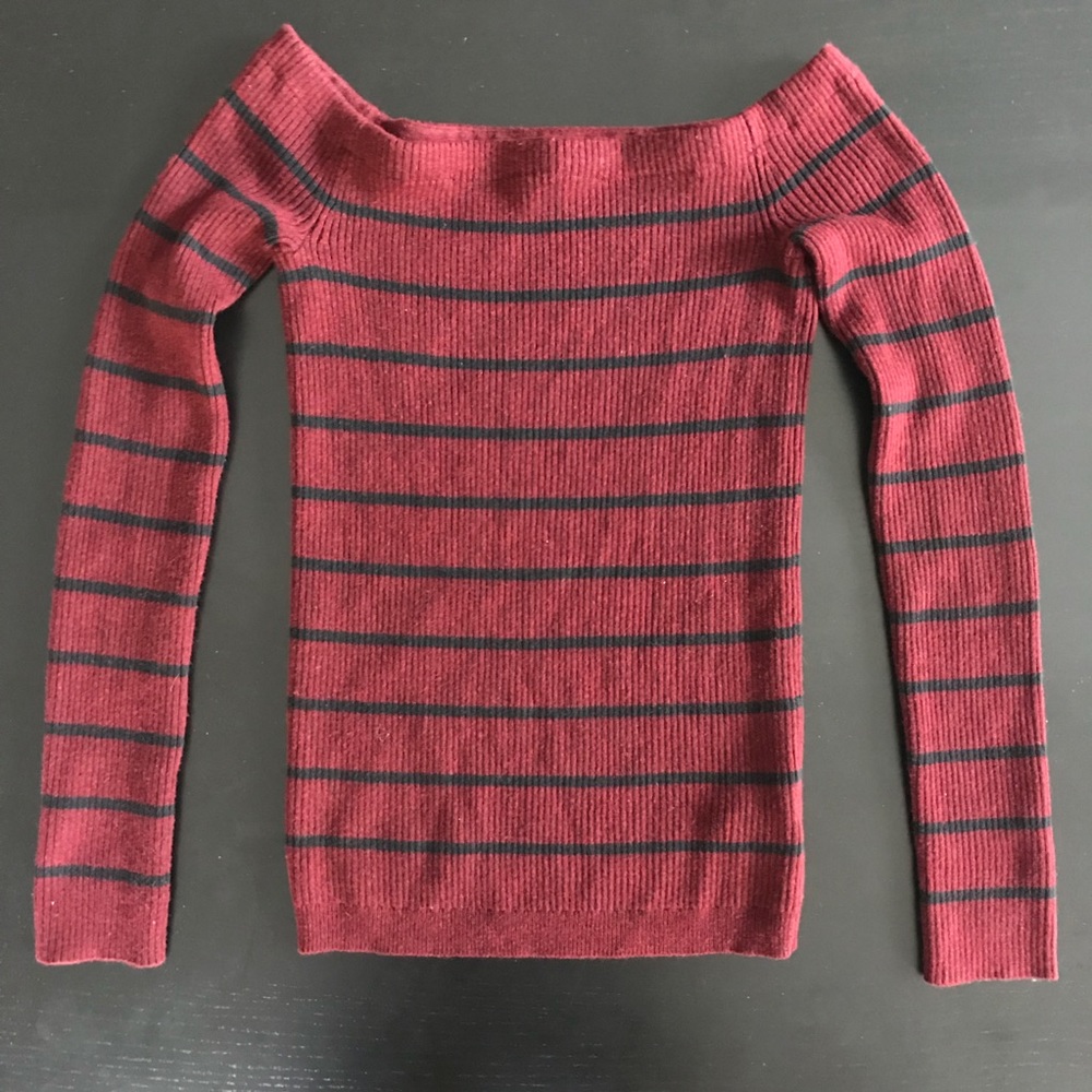 American Eagle Off Shoulder Sweater Size XS